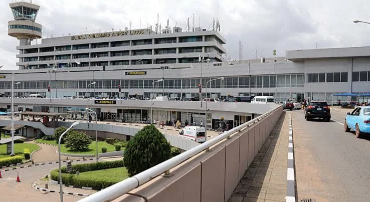 Honest Airport Staff Returns $1,700 and Passports to Traveler in Lagos