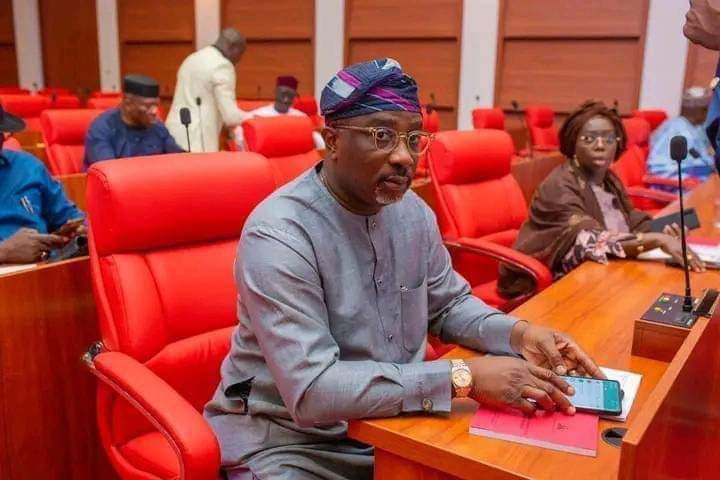 Gunfire Erupts at Ondo APC Primaries, Senator Narrowly Avoids Death