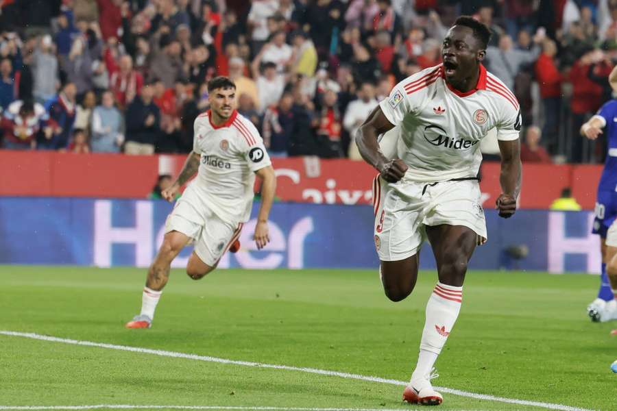 Sevilla's Vital Victory Over Espanyol: Adams Lauds Team Effort